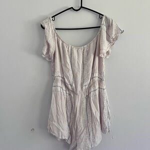 Tobi Tan and White Ruffled Flutter Sleeve Blouse